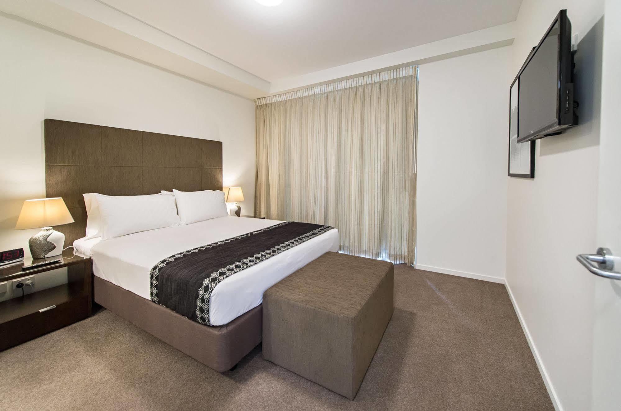 Empire Apartment Hotel Рокхемптън Екстериор снимка